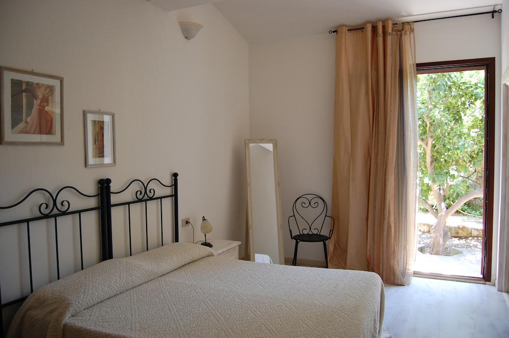 Andrea E Valentina Bed and Breakfast S'archittu Cuglieri Δωμάτιο φωτογραφία